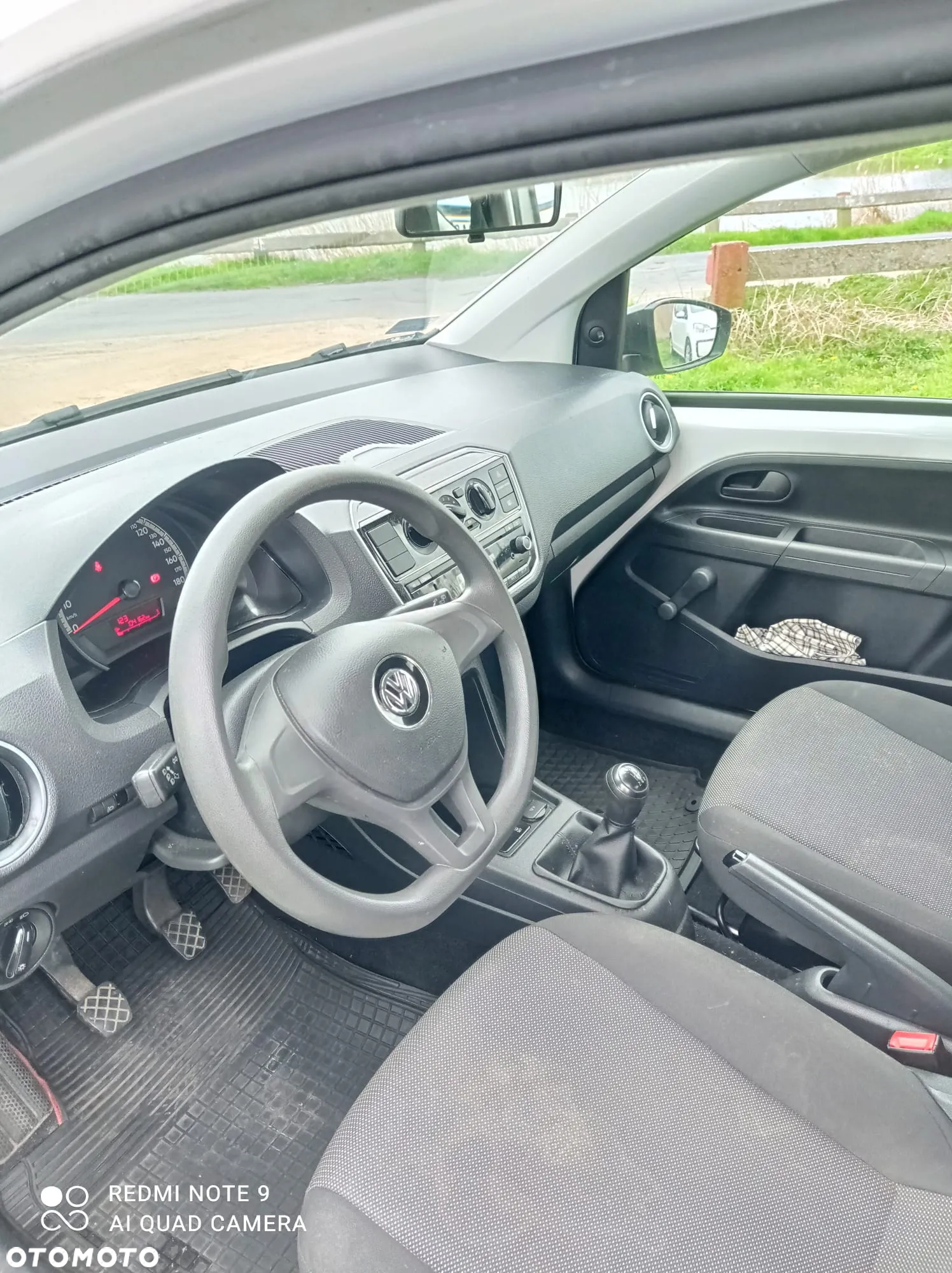 Volkswagen up! 1.0 beats - 7