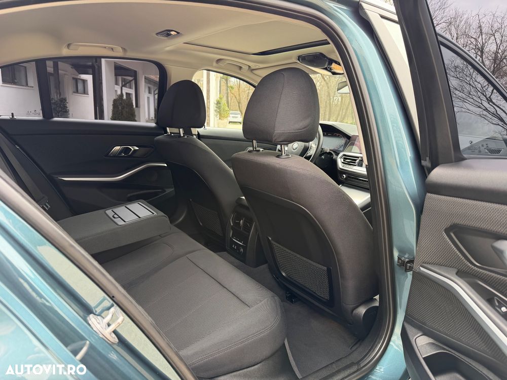 BMW Seria 3 330e Aut. Advantage - 19