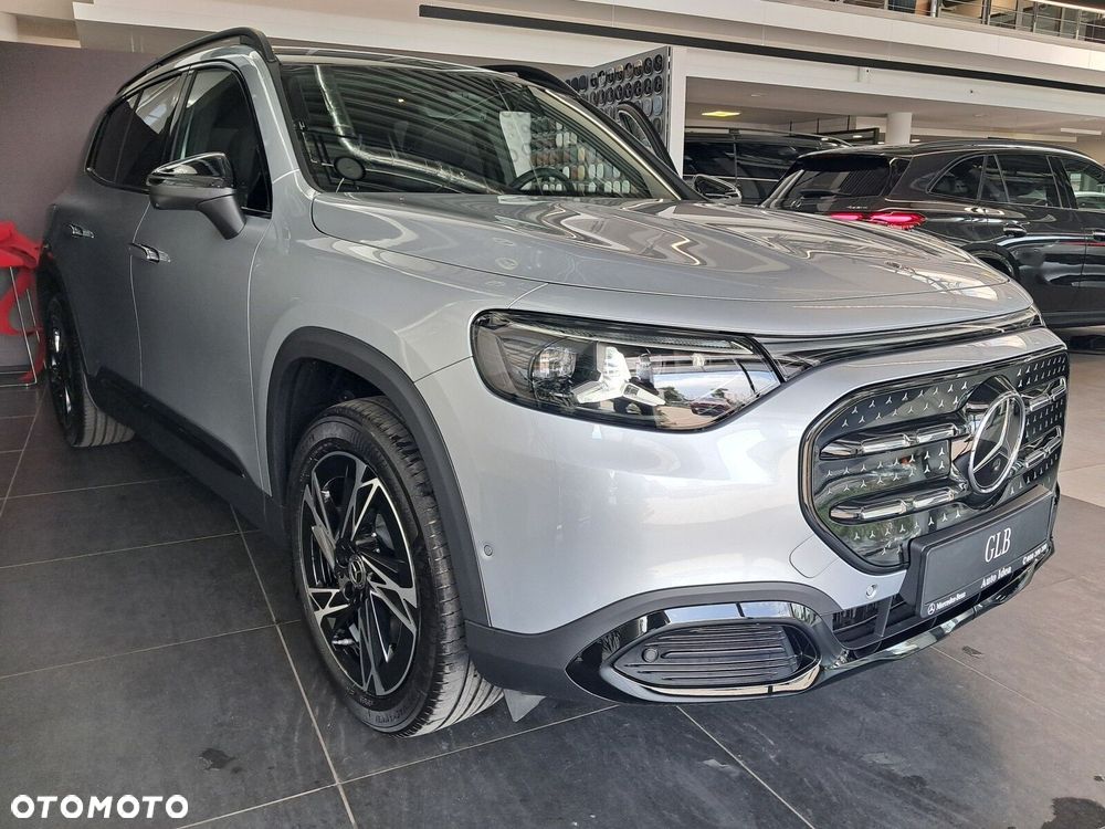 Mercedes-Benz GLB - 12
