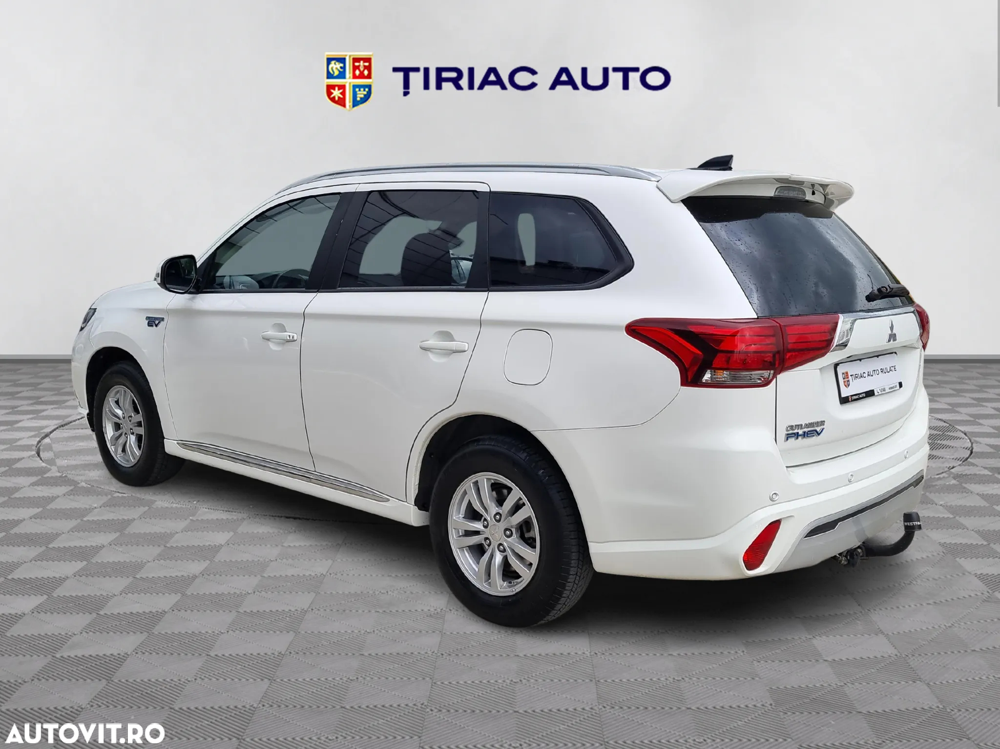 Mitsubishi Outlander 2.4 4WD Plug-In Hybrid - 4