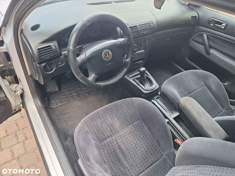 Volkswagen Passat 1.6 Comfortline - 5