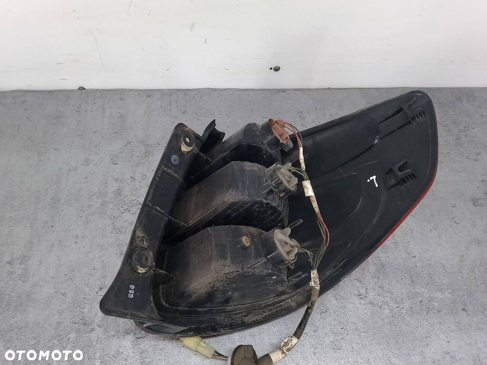 LAMPA TYLNA LEWA SUZUKI SX 4 I 220-16684 - 6