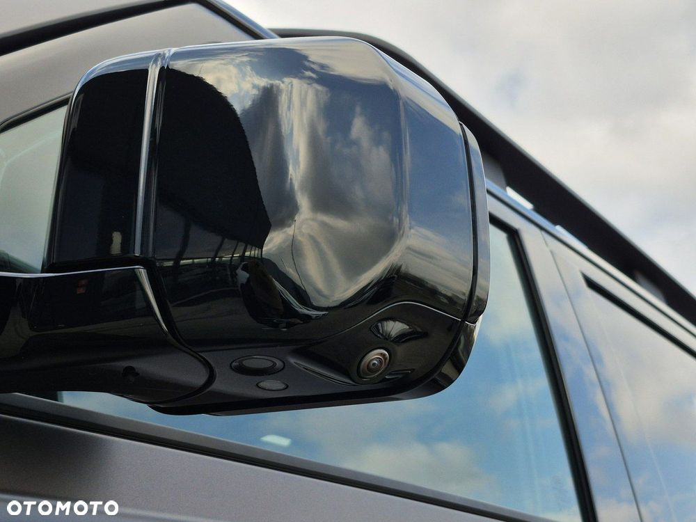 Land Rover Defender - 12