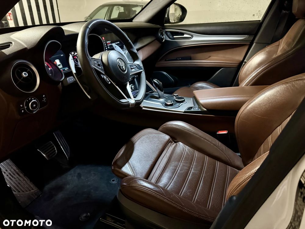 Alfa Romeo Stelvio - 9