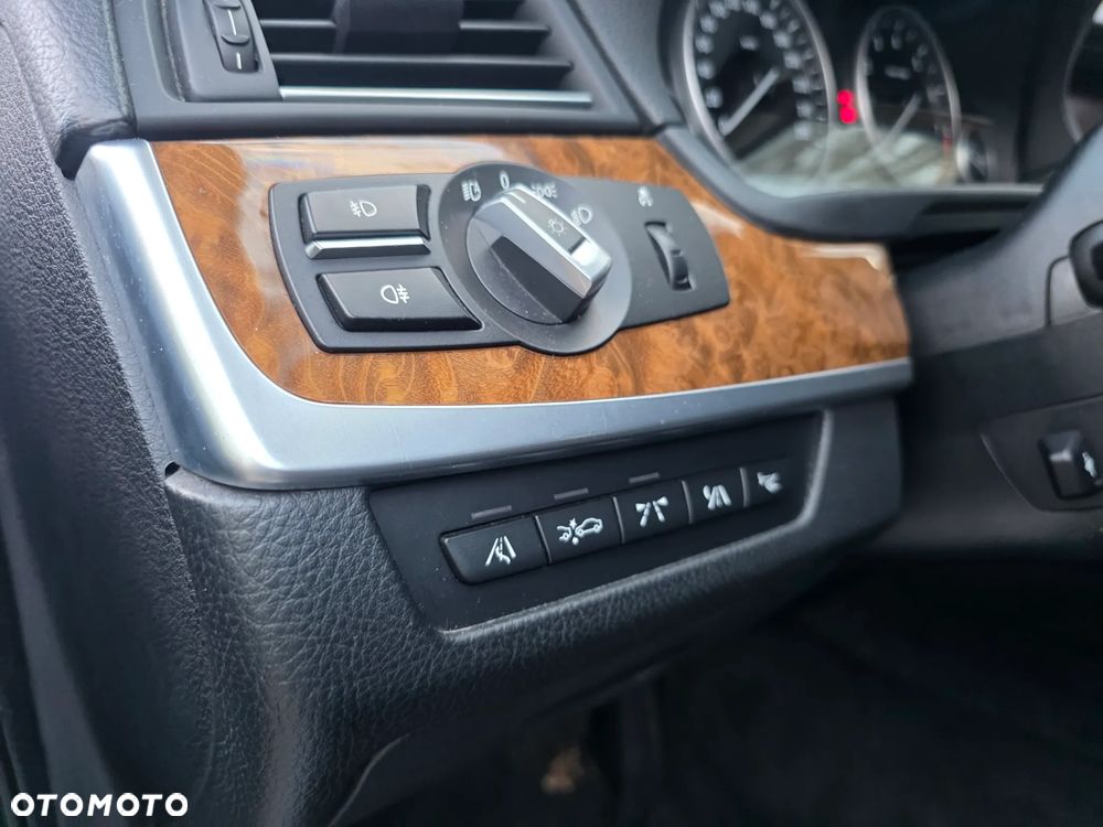 BMW Seria 5 528i Sport-Aut - 5