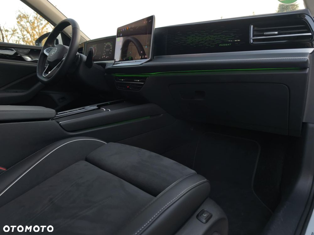 Volkswagen Passat 2.0 TDI SCR DSG Elegance - 37