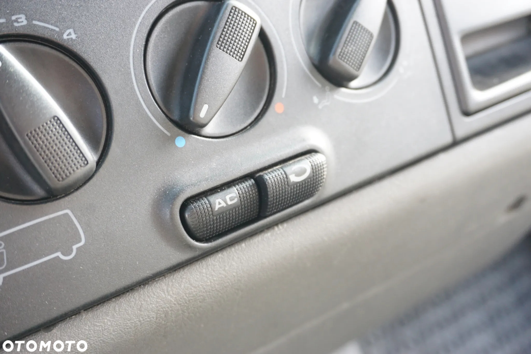 Volkswagen Caravelle TDI Basis / CL - 23