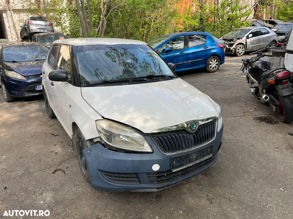 Dezmembrez Skoda Fabia 2 facelift 2012 alb 1,2 benzina - 1