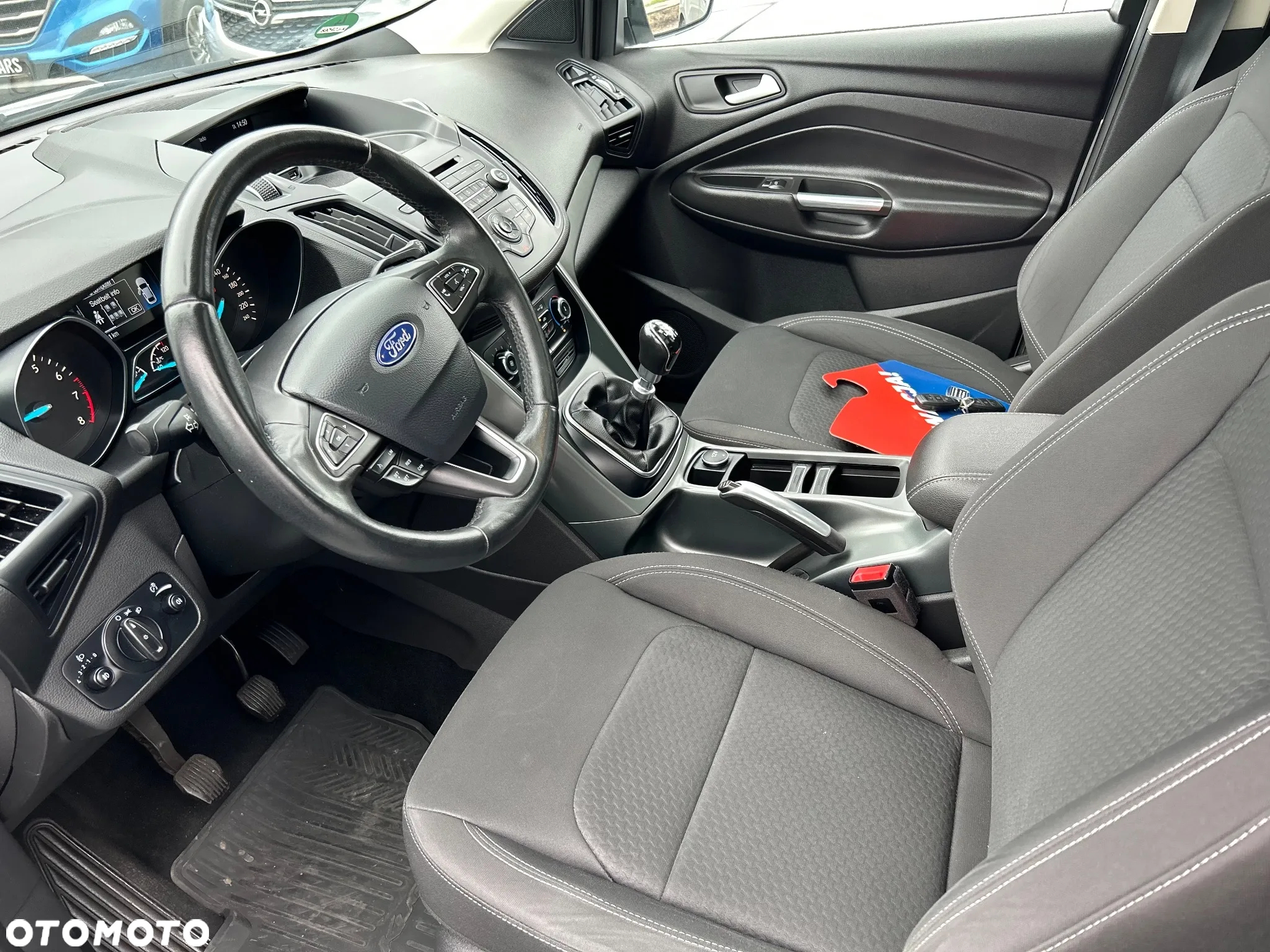 Ford Kuga 1.5 EcoBoost 2x4 Black & Silver - 9