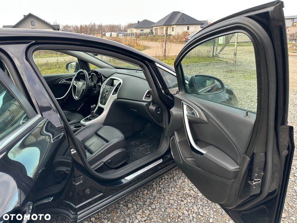 Opel Astra 1.6 T Cosmo - 24