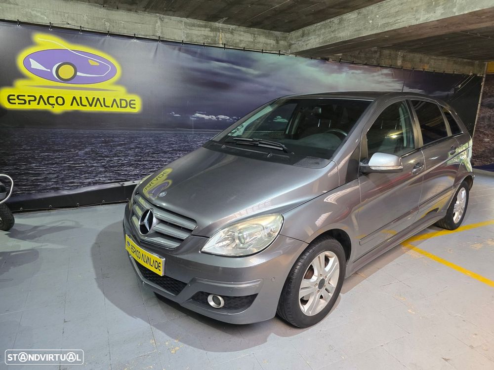 Mercedes-Benz B 180