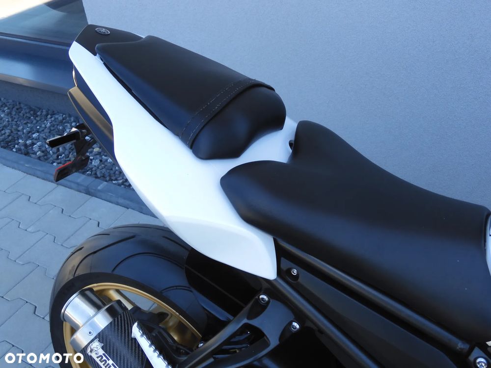Yamaha FZ8 - 11
