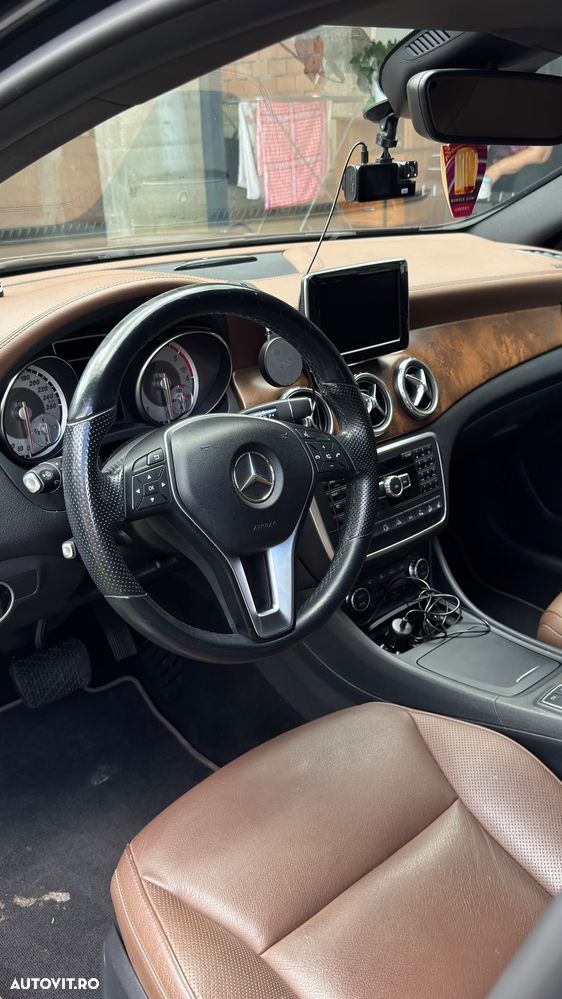 Mercedes-Benz GLA 220 CDI 4MATIC 7G-DCT - 17