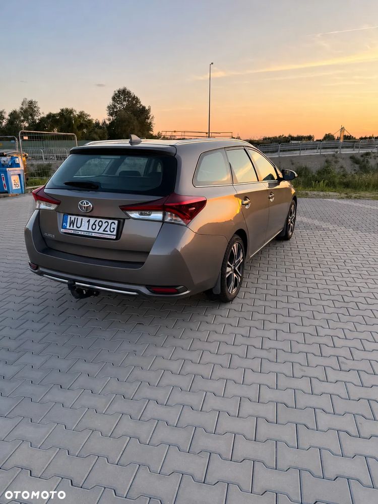 Toyota Auris 1.6 Premium - 2