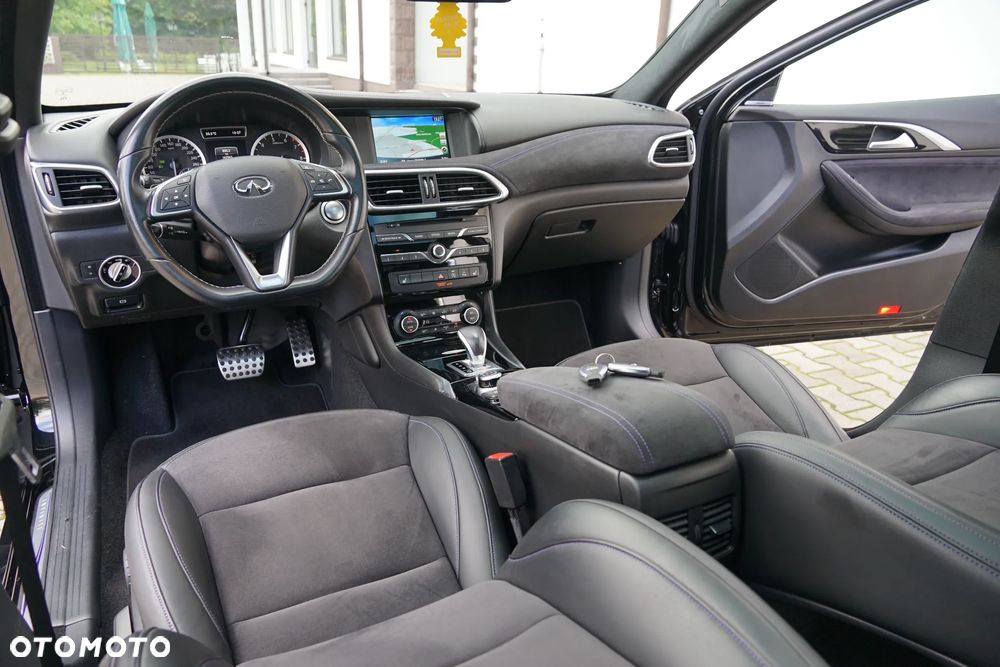 Infiniti Q30 2.0t DCT AWD Sport - 27