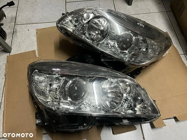 BZ136-A201R BZ136-A201L NOWE LAMPY PRZEDNIE PRZÓD PRAWA LEWA KOMPLET MERCEDES W204 0103