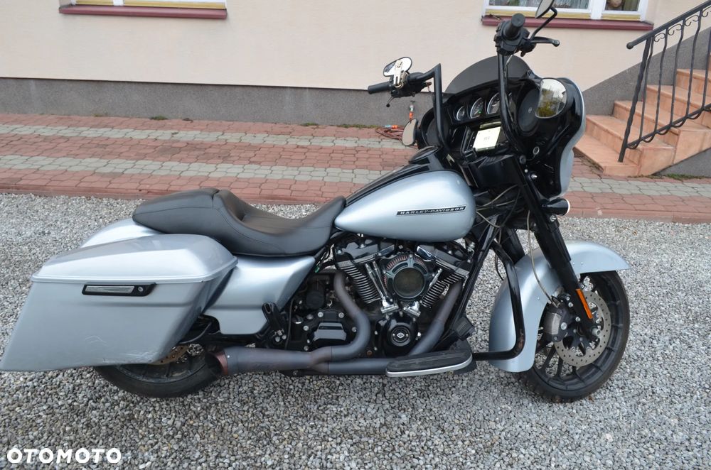 Harley-Davidson Touring Street Glide - 2