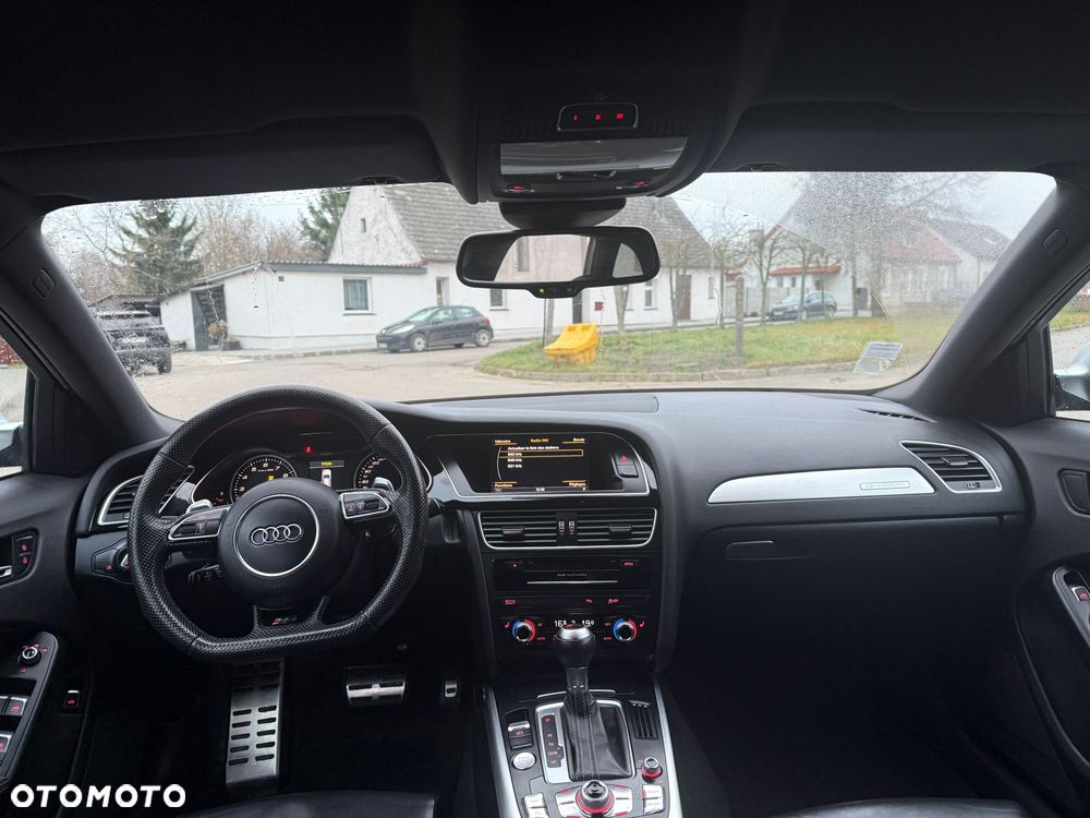 Audi RS4 Avant Avant S tronic - 29