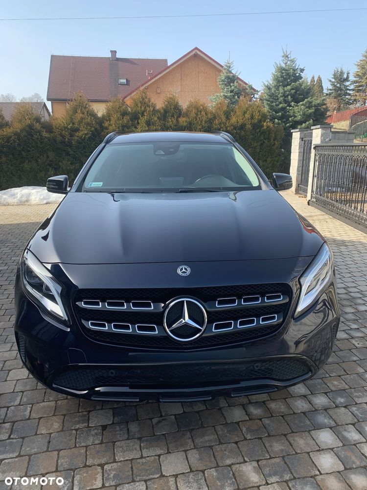Mercedes-Benz GLA - 2