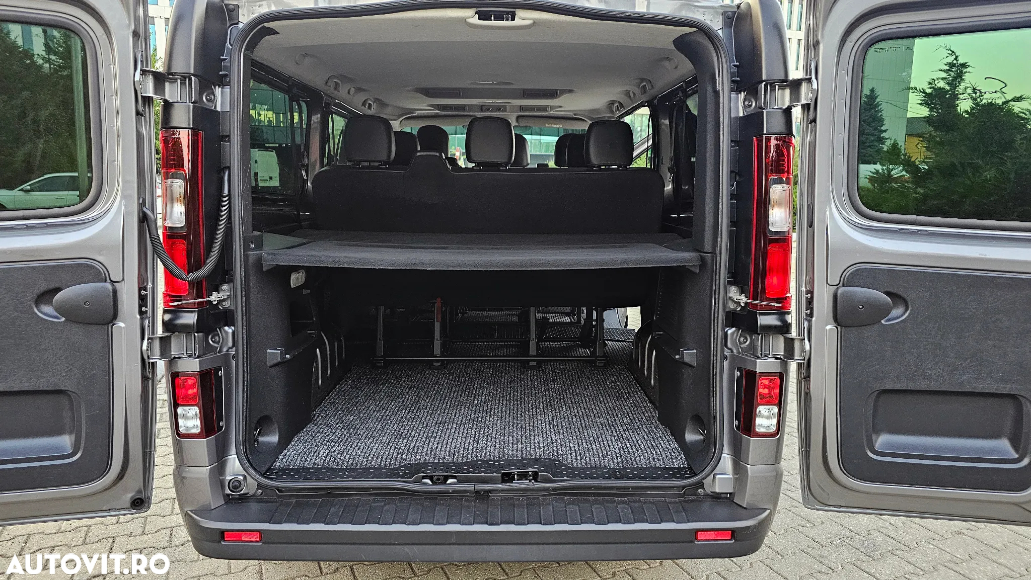 Opel Vivaro - 8