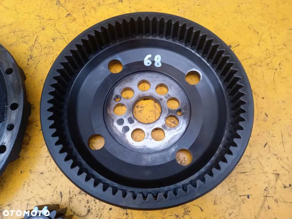 Układ planetarny przedniej osi New Holland T7.230 - 2