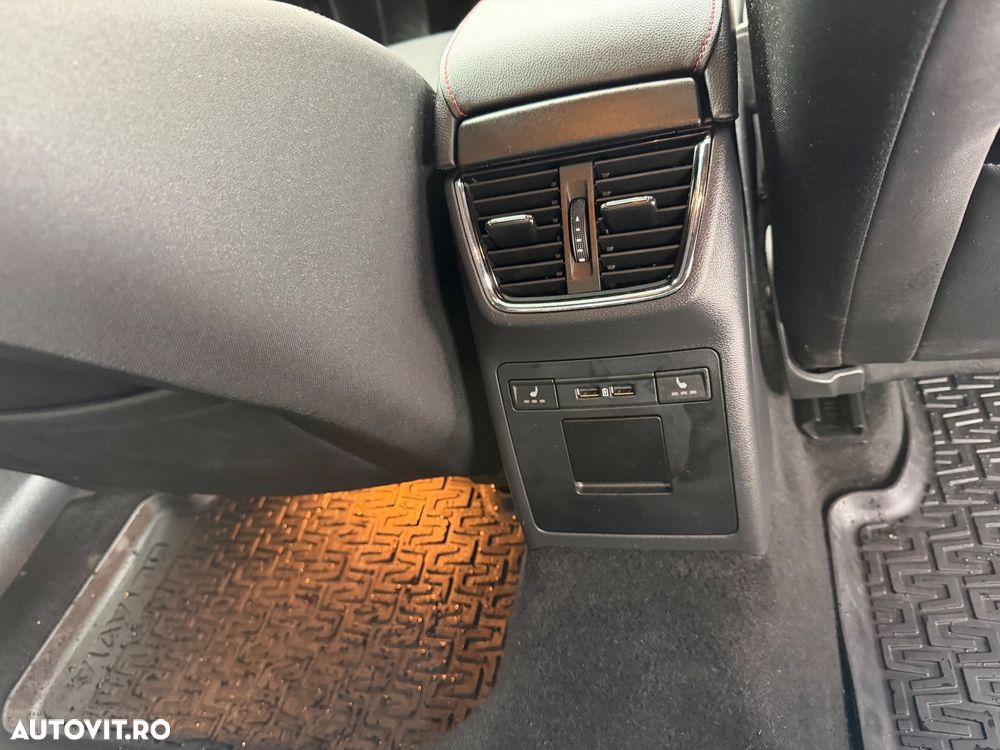 Skoda Octavia 2.0 245 TSI DSG RS - 11