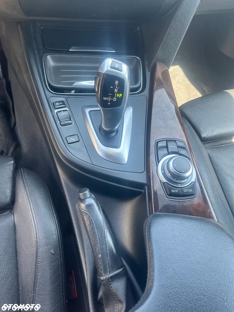 BMW Seria 3 330d xDrive - 15