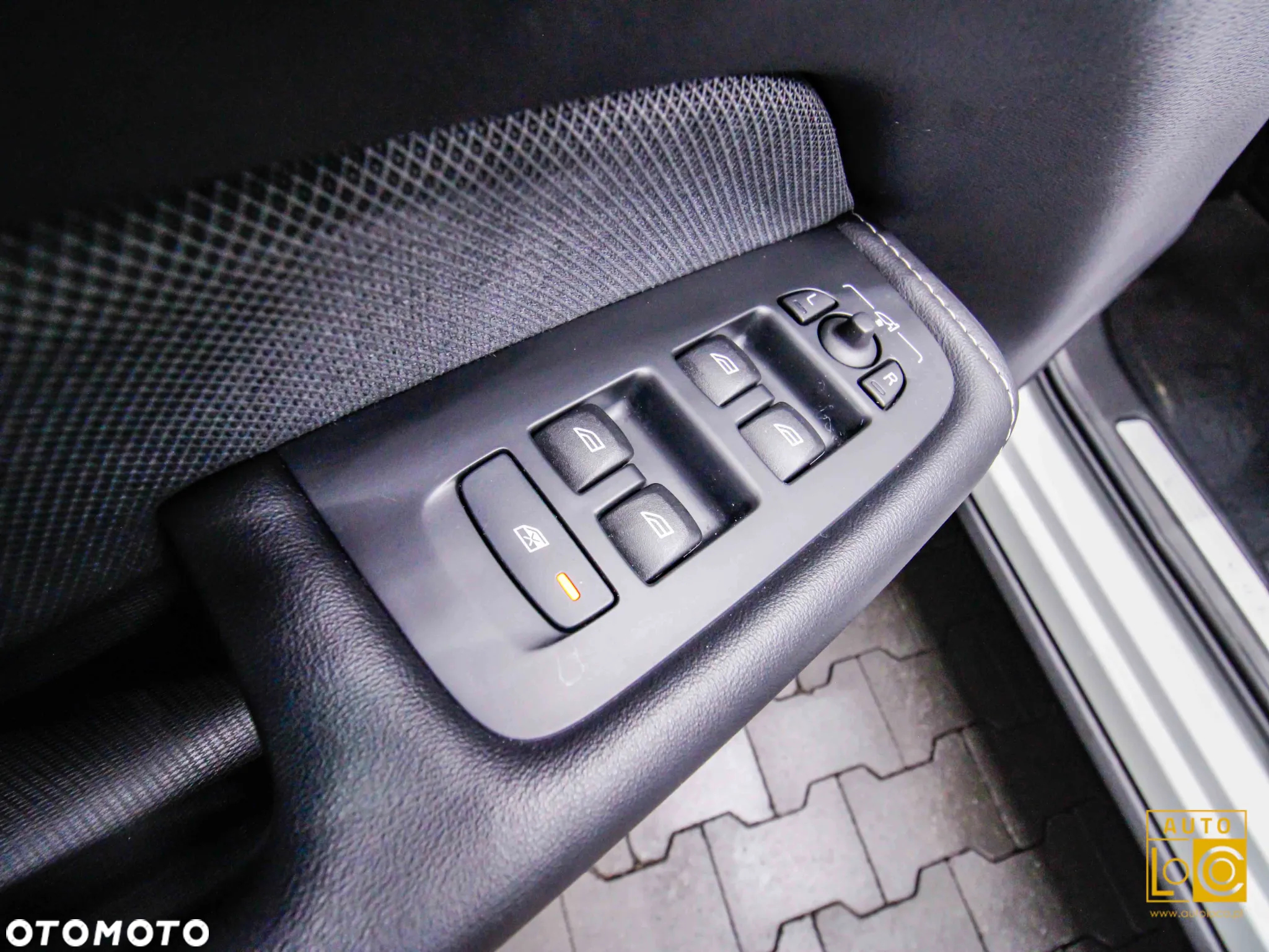 Volvo XC 60 T4 R-Design - 31
