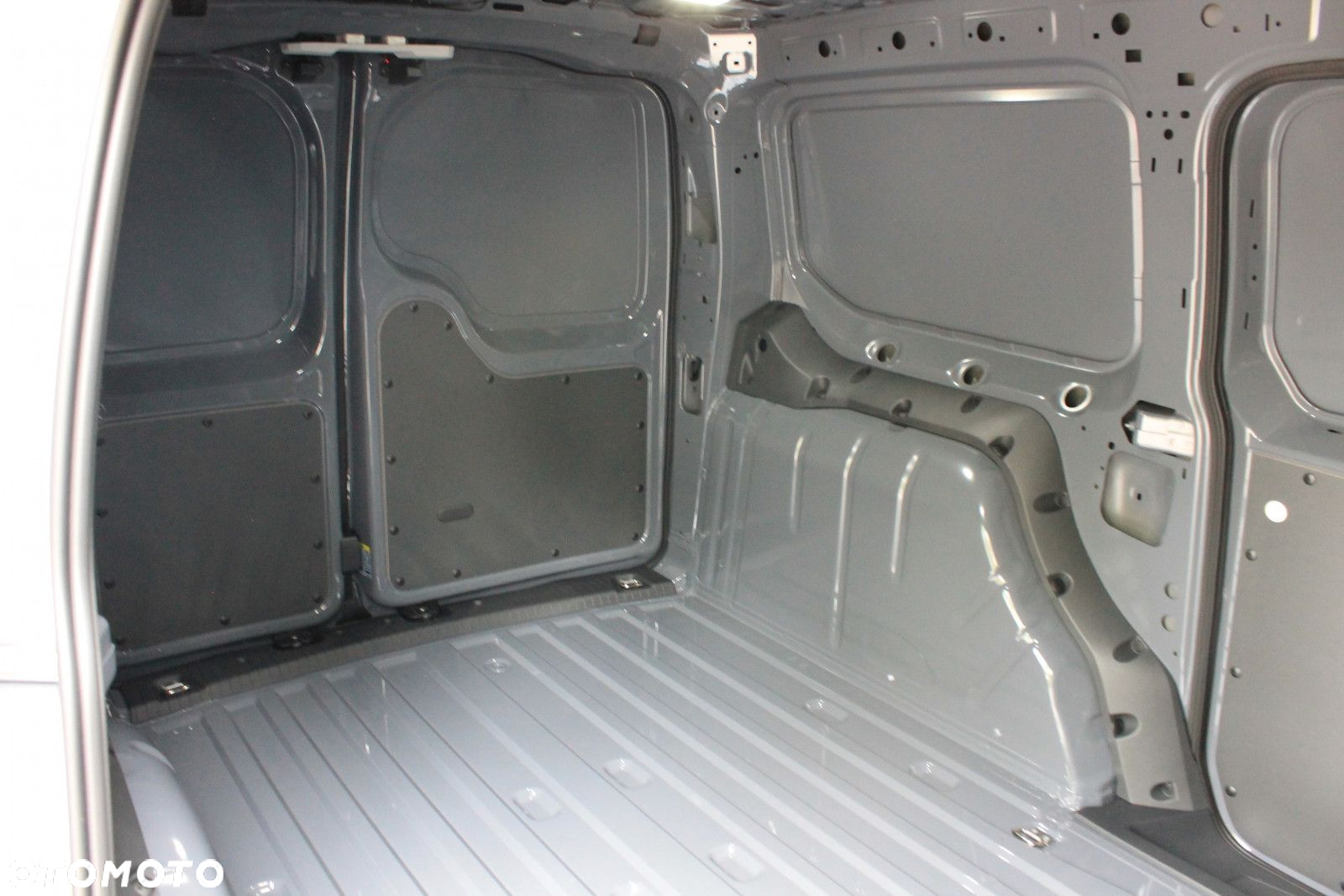 Volkswagen Caddy Maxi Cargo 2.0 TDI Manual - 9