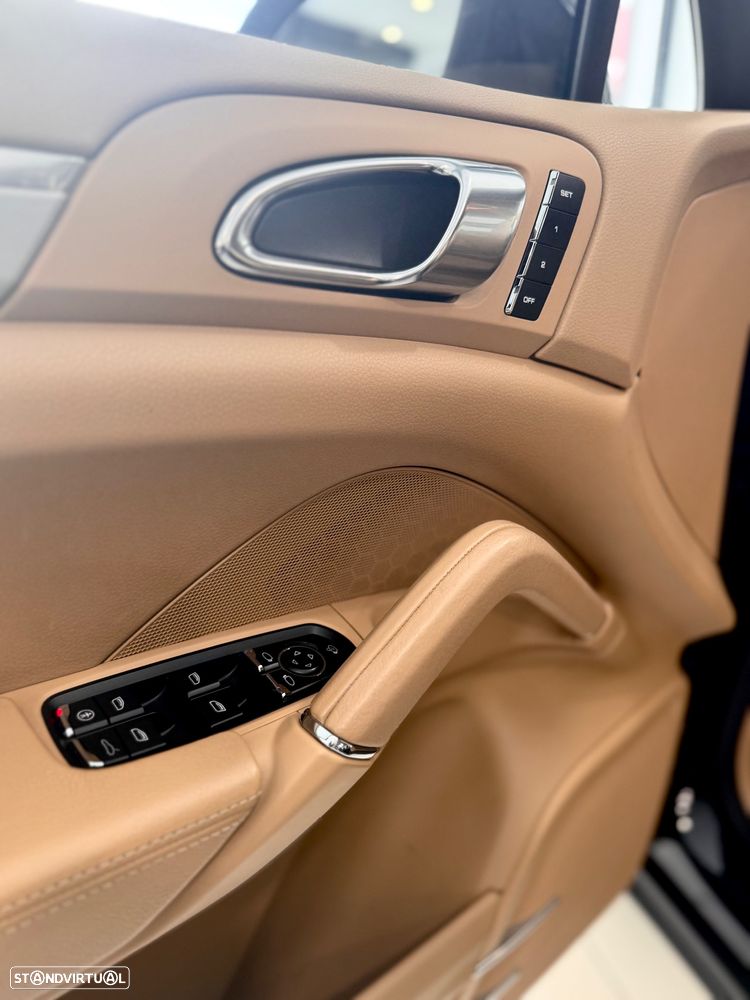 Porsche Cayenne - 19