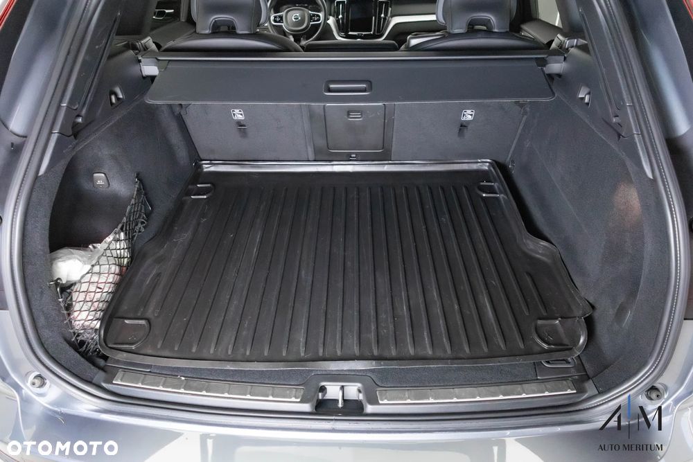 Volvo XC 60 B4 D AWD Ultimate Dark - 33