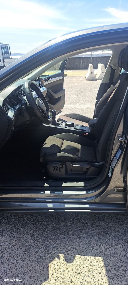 VW Passat 2.0 TDI Confortline - 8
