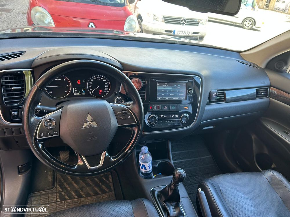 Mitsubishi Outlander 2.2 DI-D Instyle Navi - 7