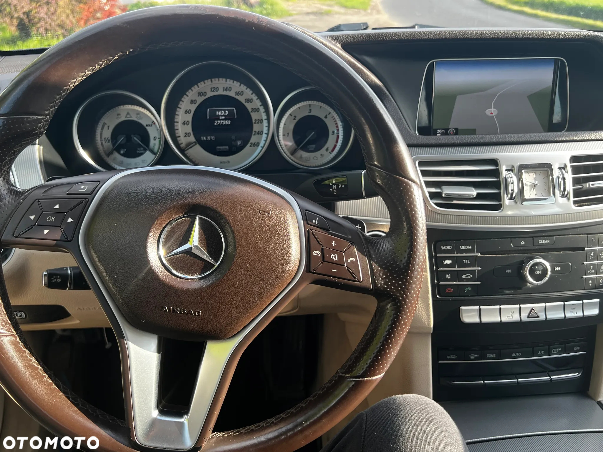 Mercedes-Benz Klasa E 300 BlueTEC Hybrid Elegance - 29