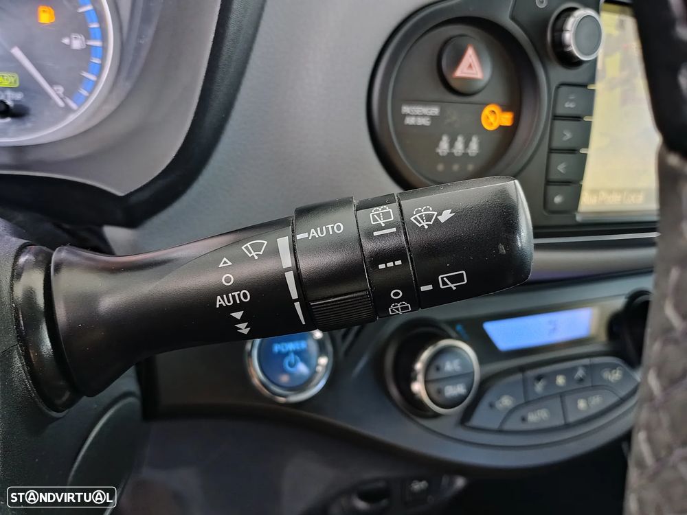 Toyota Yaris 1.5 HSD Comfort +P.Style+P.Techno — fotografia 43
