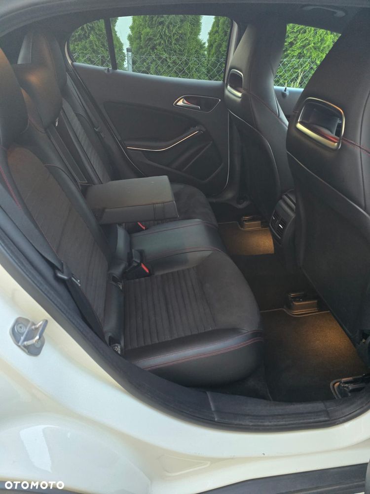 Mercedes-Benz GLA 200 7G-DCT AMG Line - 15