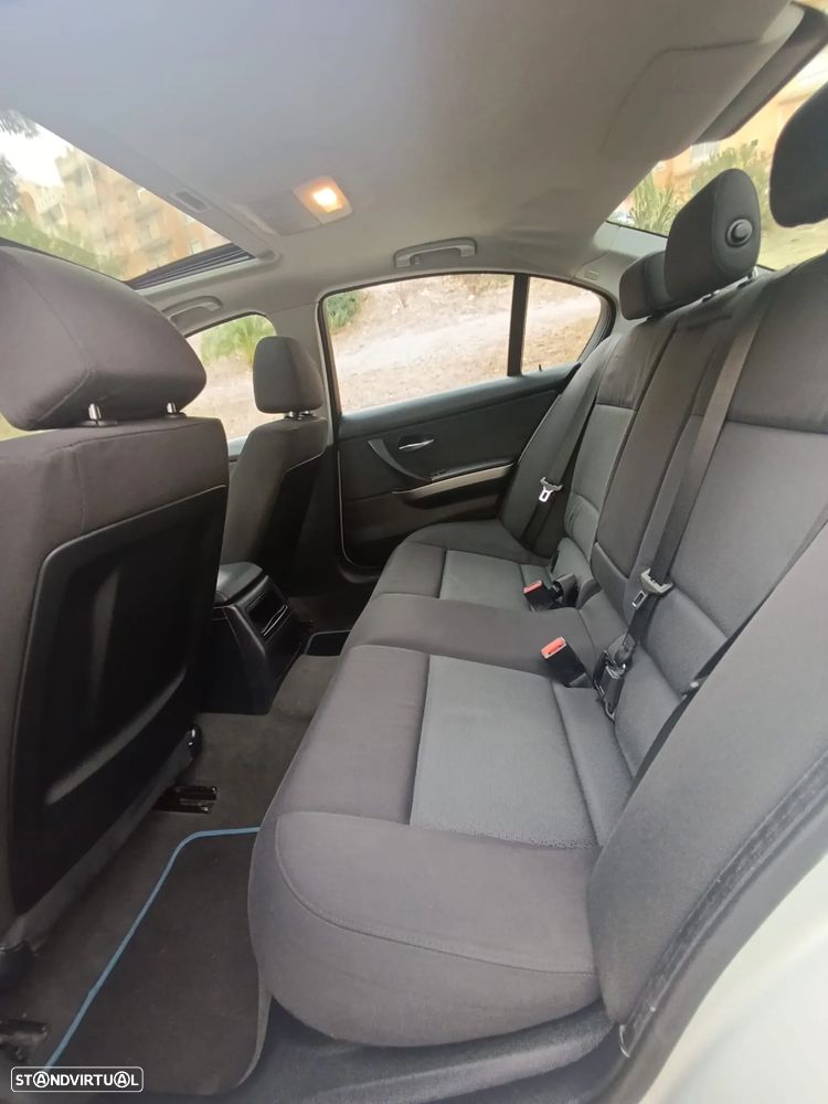 BMW 320 d Sport - 16