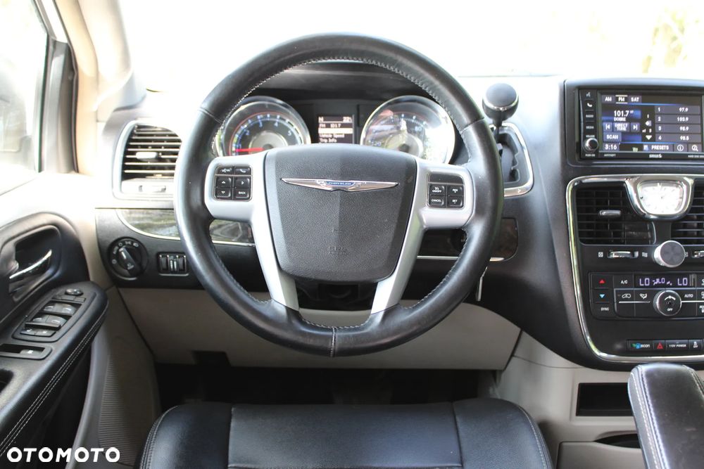 Chrysler Town & Country 3.6 Touring - 23