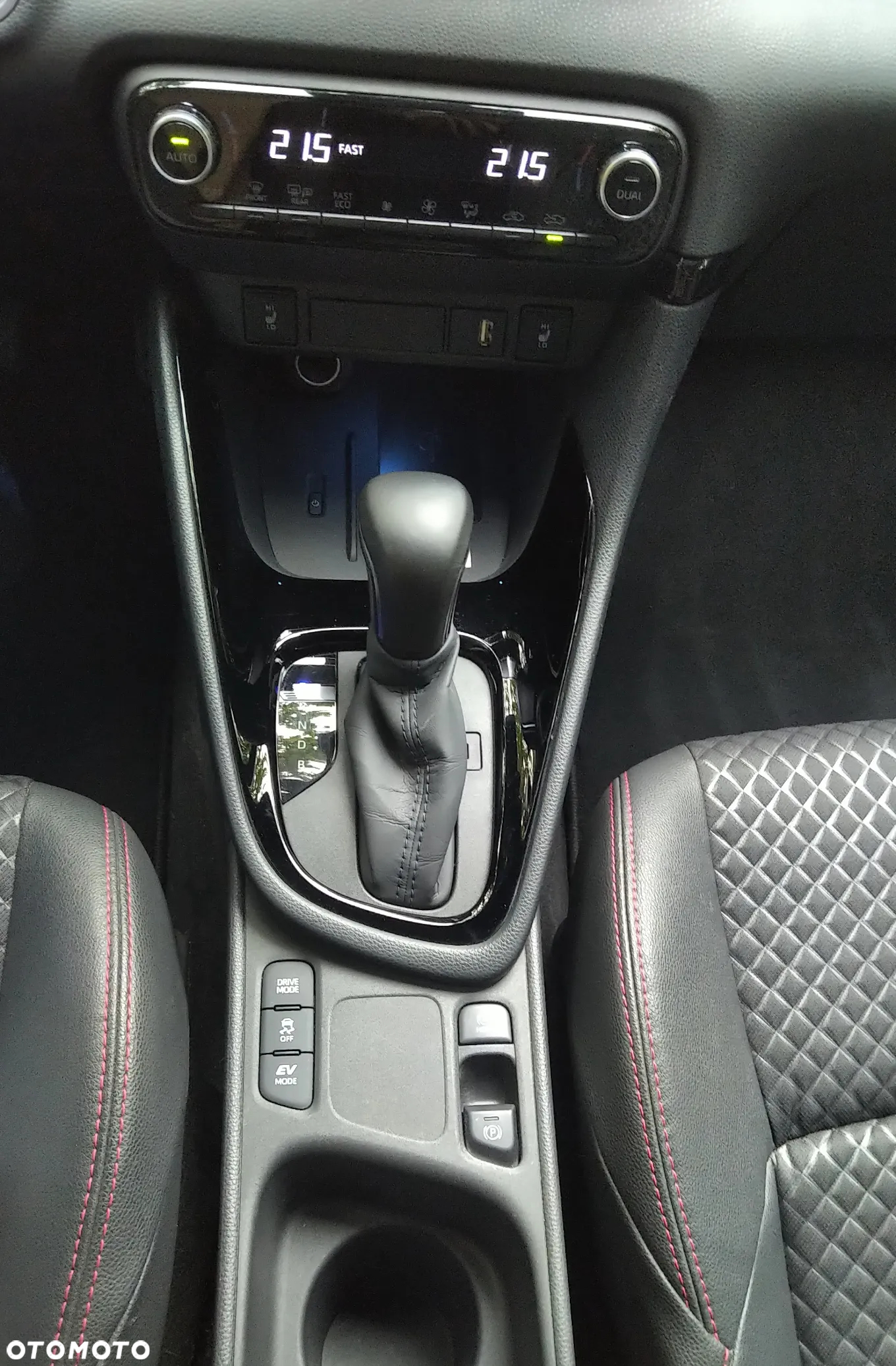 Toyota Yaris Hybrid 1.5 Premiere Edition - 15