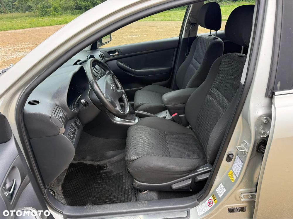 Toyota Avensis 1.8 VVT-i Luna - 11