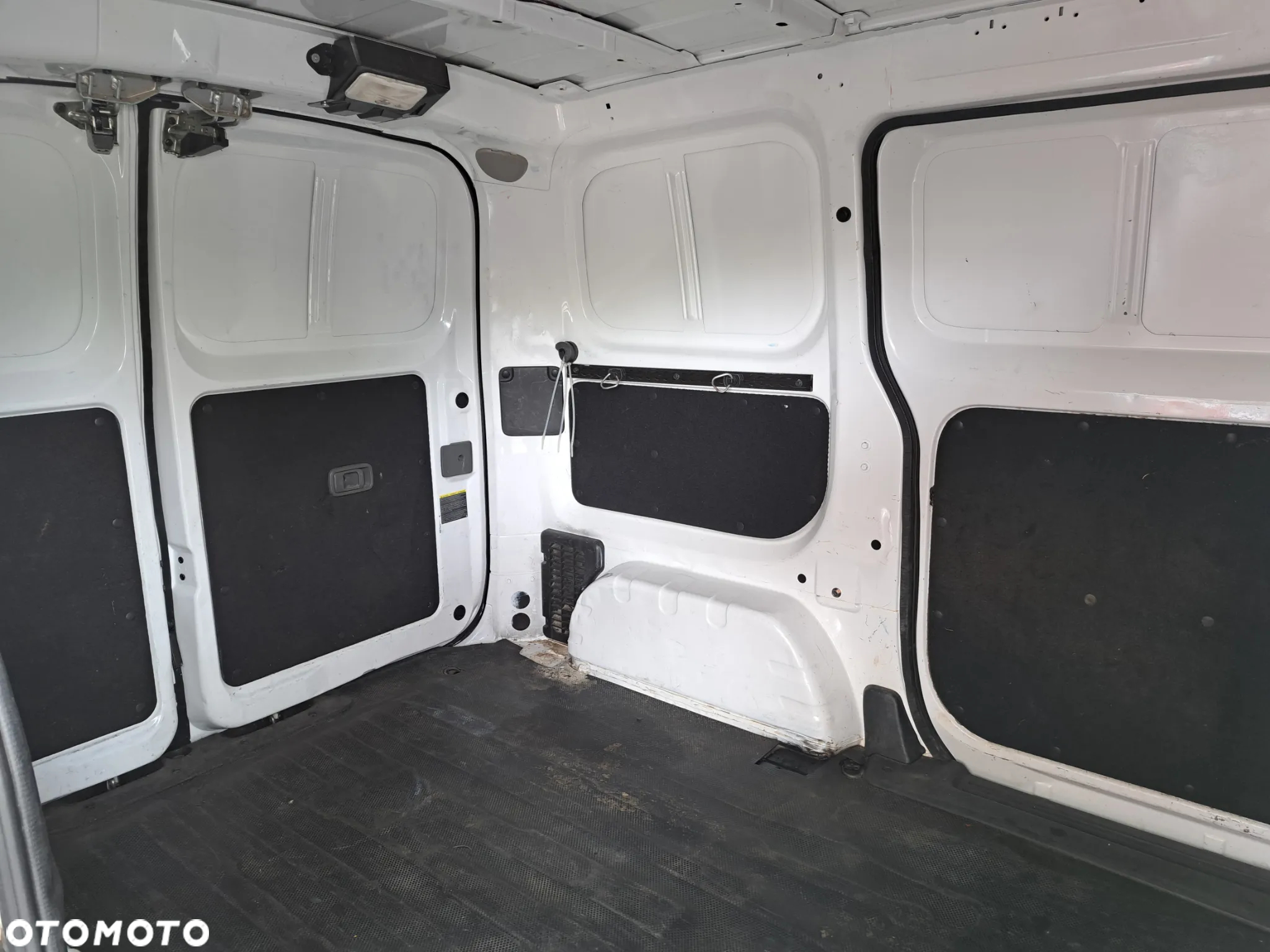 Nissan NV200 - 26