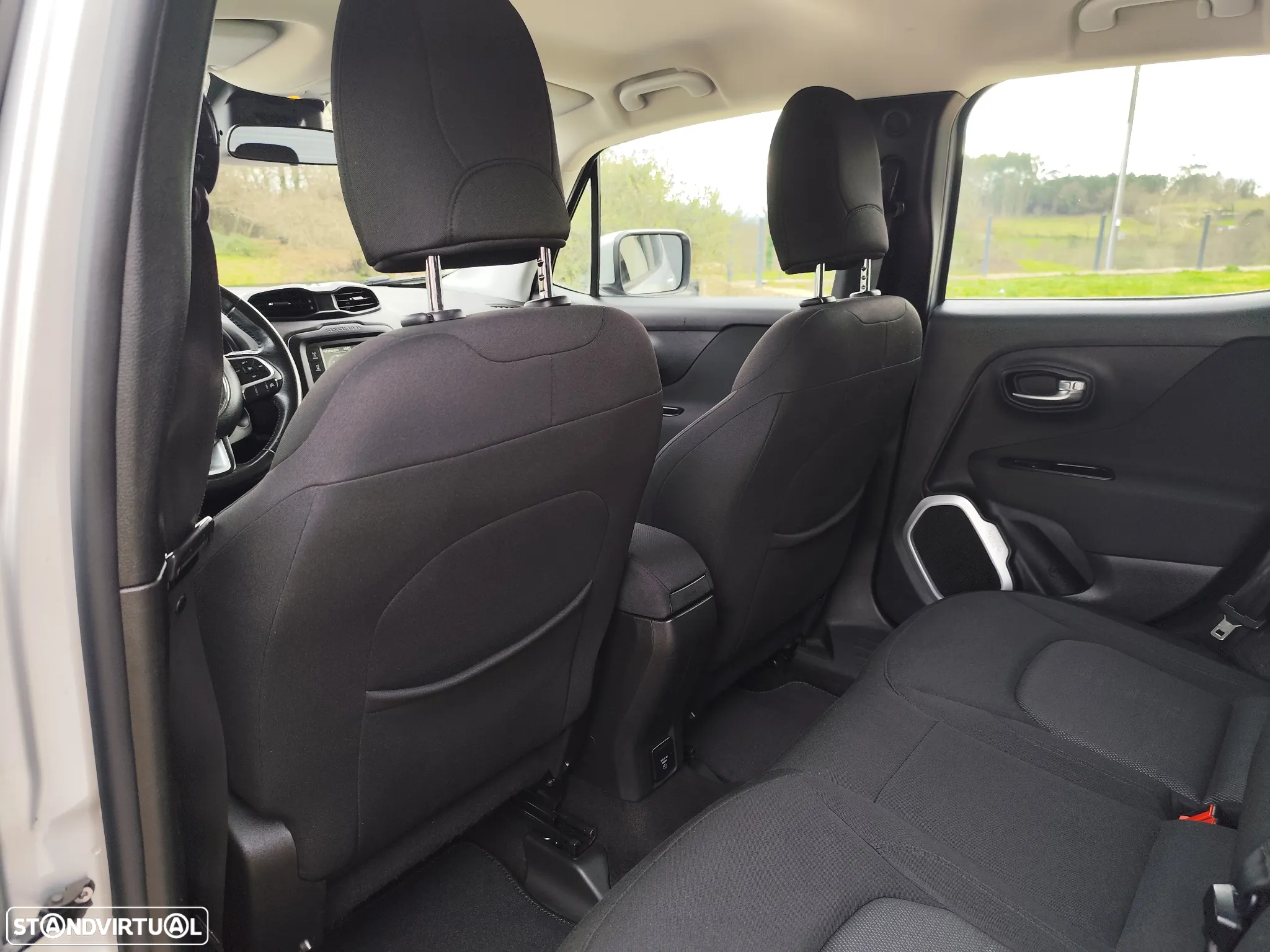 Jeep Renegade - 10