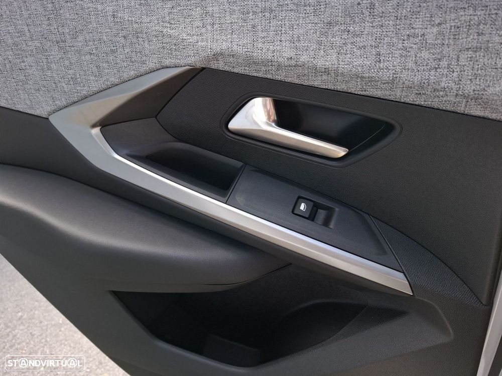 Peugeot 3008 1.2 Hybrid Allure e-DCS6 - 30