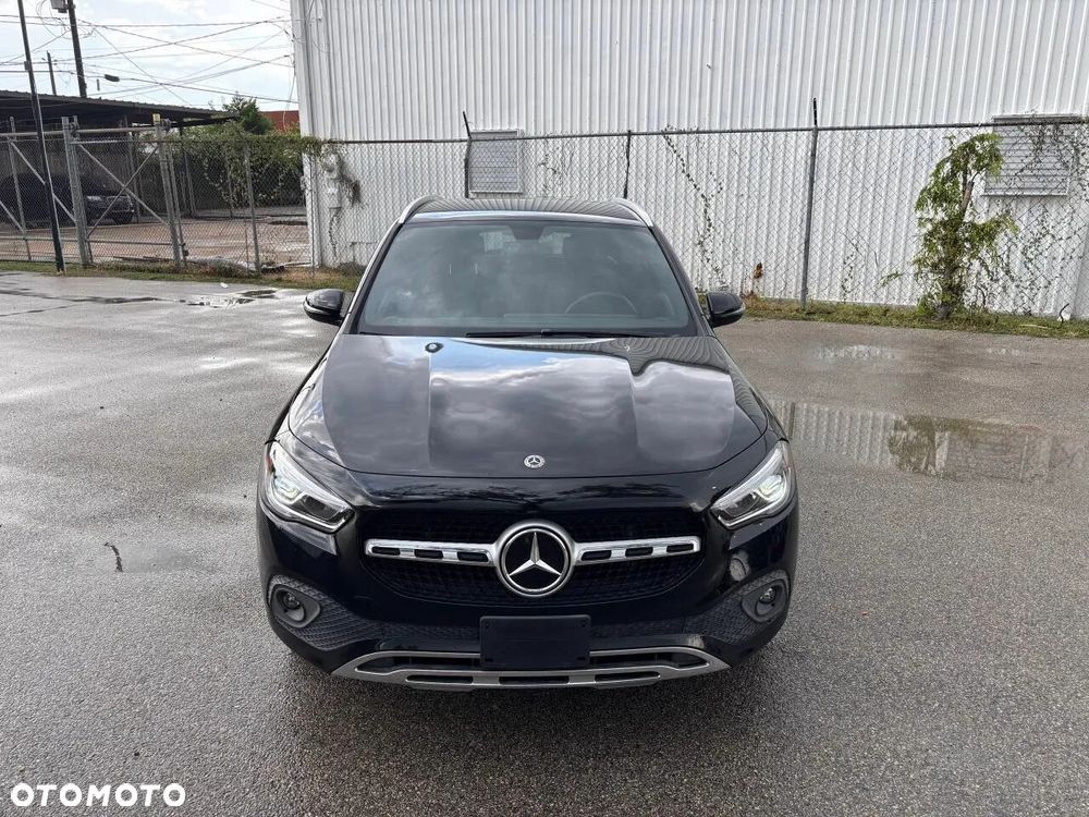 Mercedes-Benz GLA 250 4Matic 8G-DCT - 3