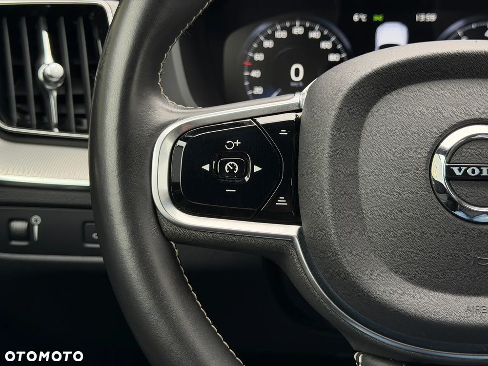 Volvo XC 60 B4 B R-Design - 16