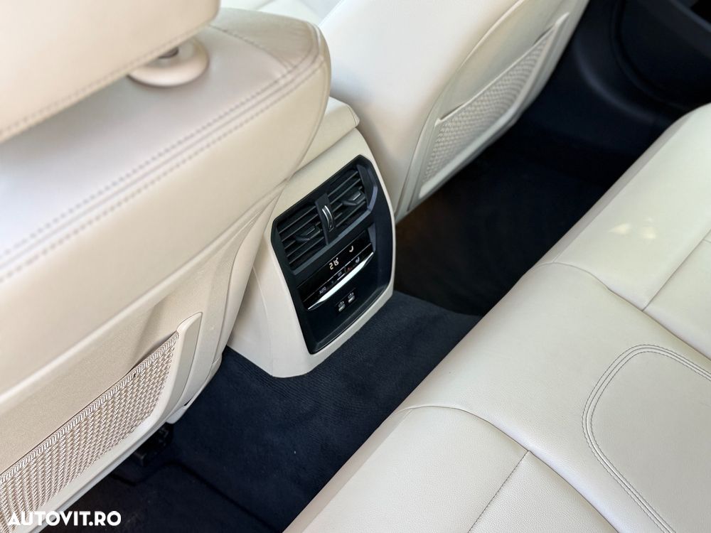 BMW Seria 3 330e Aut. Advantage - 12