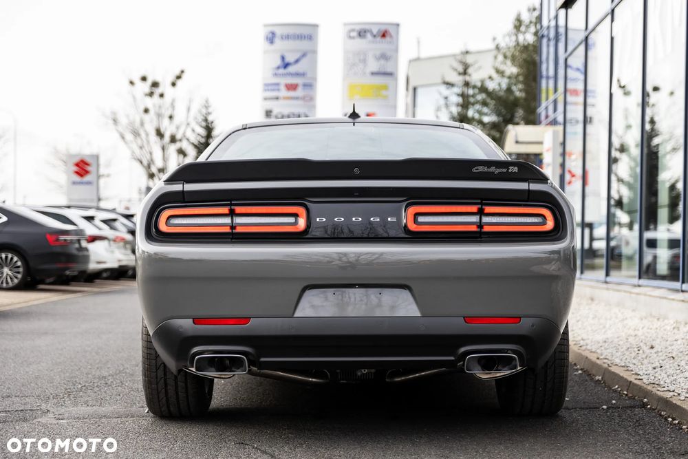 Dodge Challenger - 6