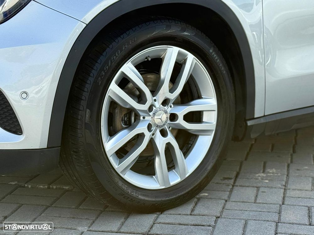 Mercedes-Benz GLA 220 d 4Matic 7G-DCT - 6