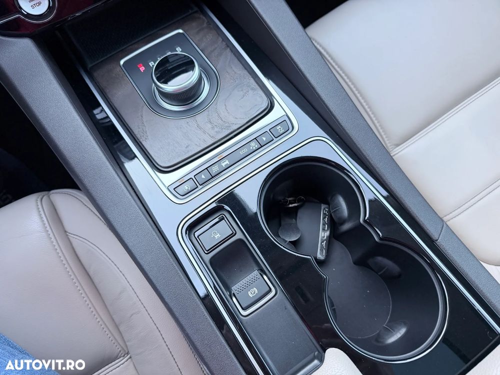 Jaguar F-Pace 30d AWD Prestige - 12