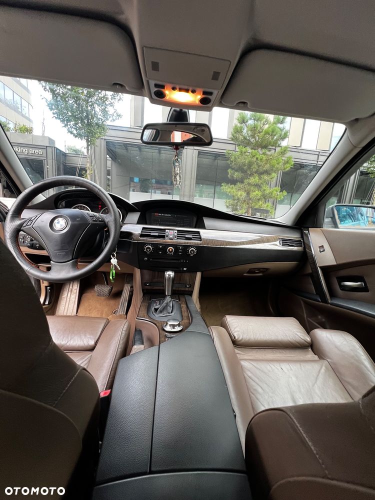 BMW Seria 5 525d - 25